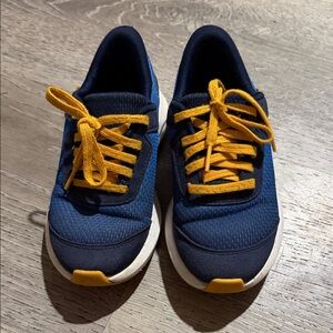 Boys comfortable sneakers